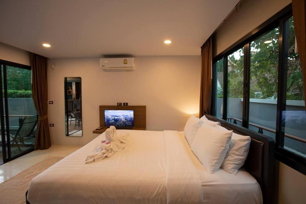 Phuket Paradise: Luxury 3-Bed Villa Sea View Villa Ban Saiyuan ภายนอก รูปภาพ