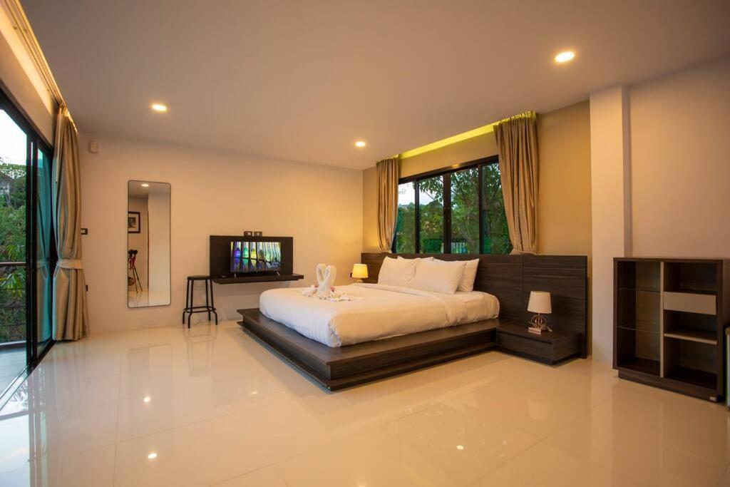 Phuket Paradise: Luxury 3-Bed Villa Sea View Villa Ban Saiyuan ภายนอก รูปภาพ